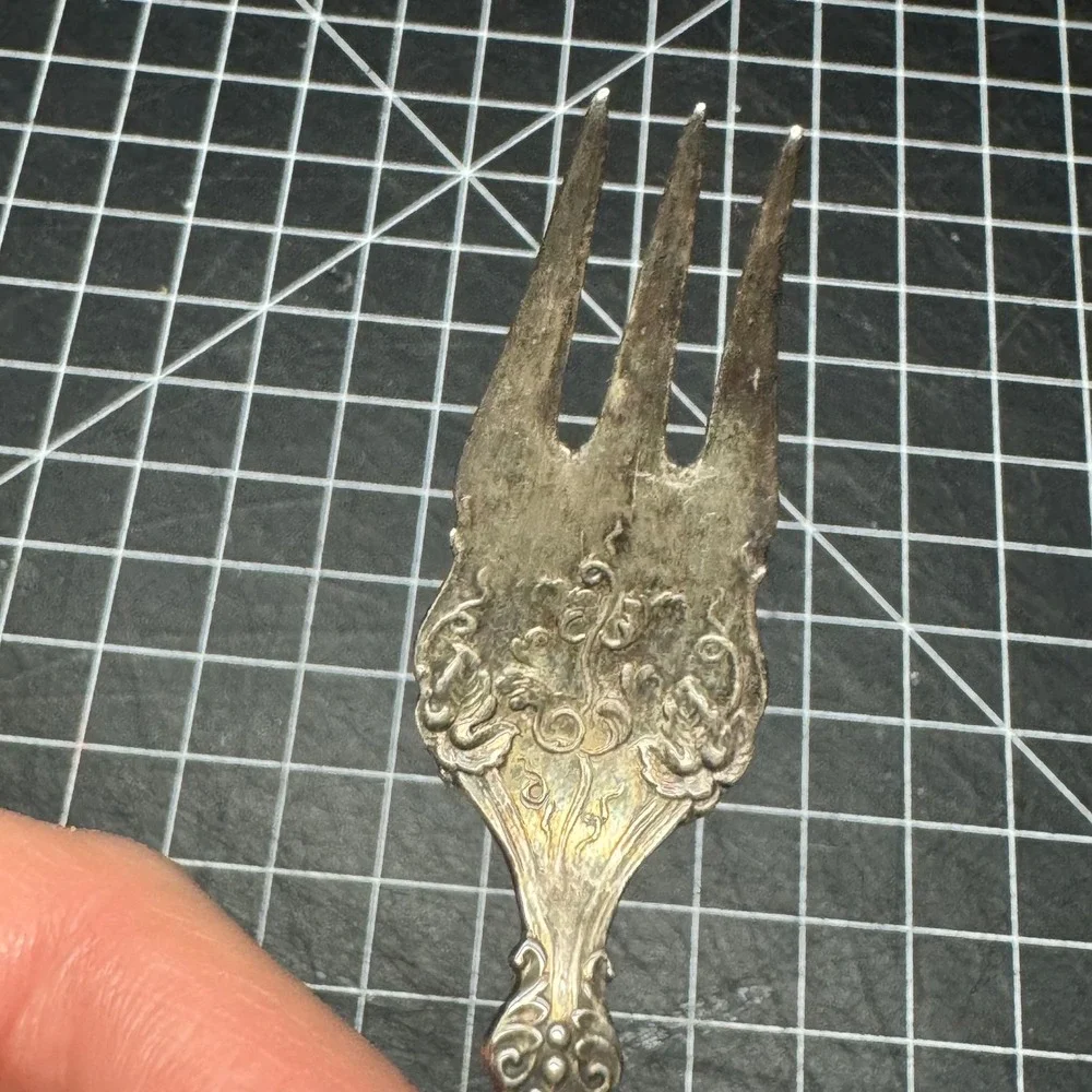 1847 Rogers Bros Vintage Grape Silverplate Cocktail Pickle Fork XS Triple Plate
